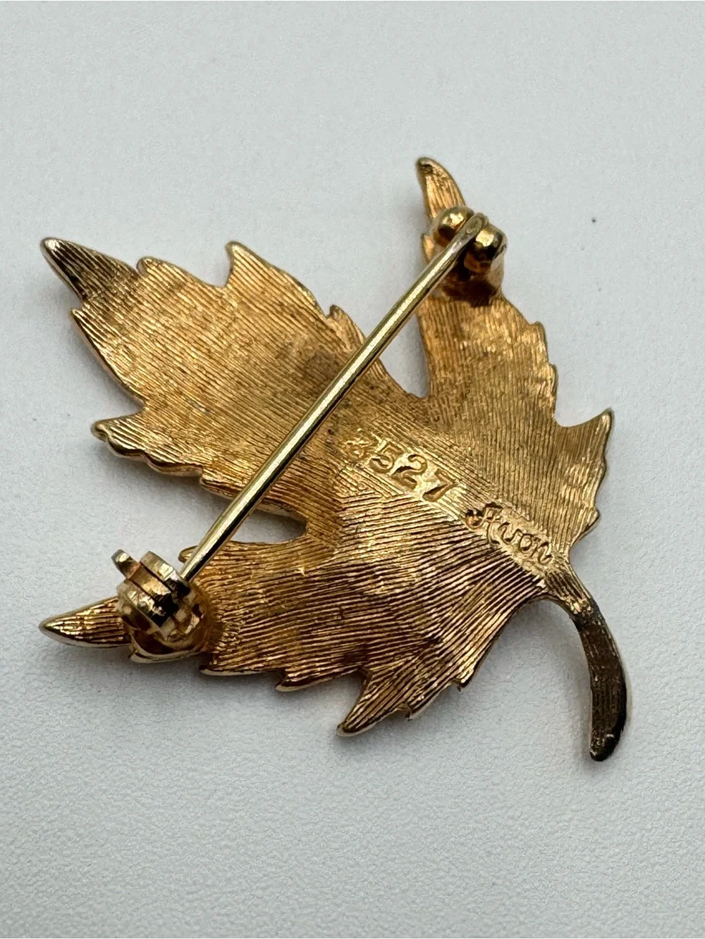 Avon Gold Tone Maple Leaf Brooch Signed #3527 Vintage